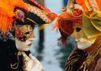 Oplev det smukke og skøre karneval i Venedig fra din yacht!